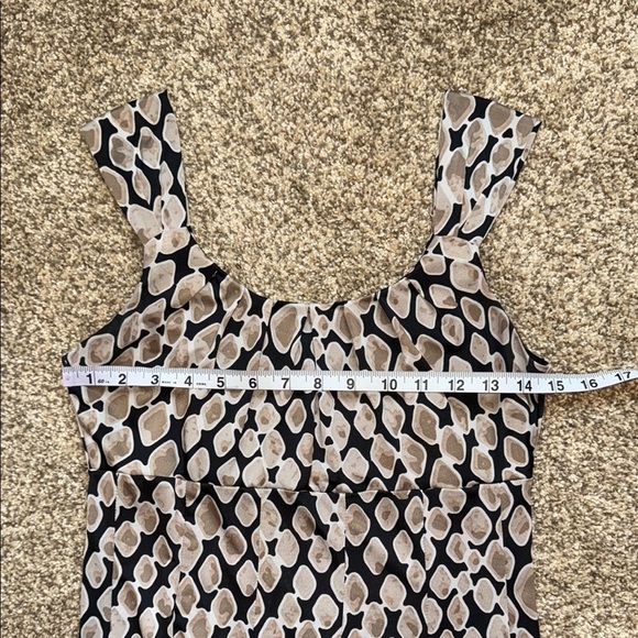 Elegant Black and Cream Patterned Dress - Picture 11 of 13